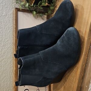 Clarks Collection Womens Blue Suede Wedge Ankle Boots Side Zip Size 7